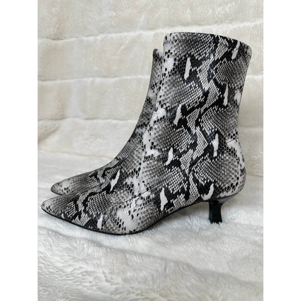 Abound 6.5 Erinn Pointed Toe Kitten Heel Snake Skin Bootie Ivory Gray NWOB - Picture 3 of 6